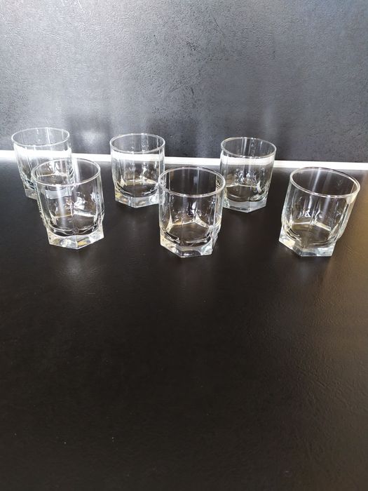 Сет от кристални чаши без следи от употреба