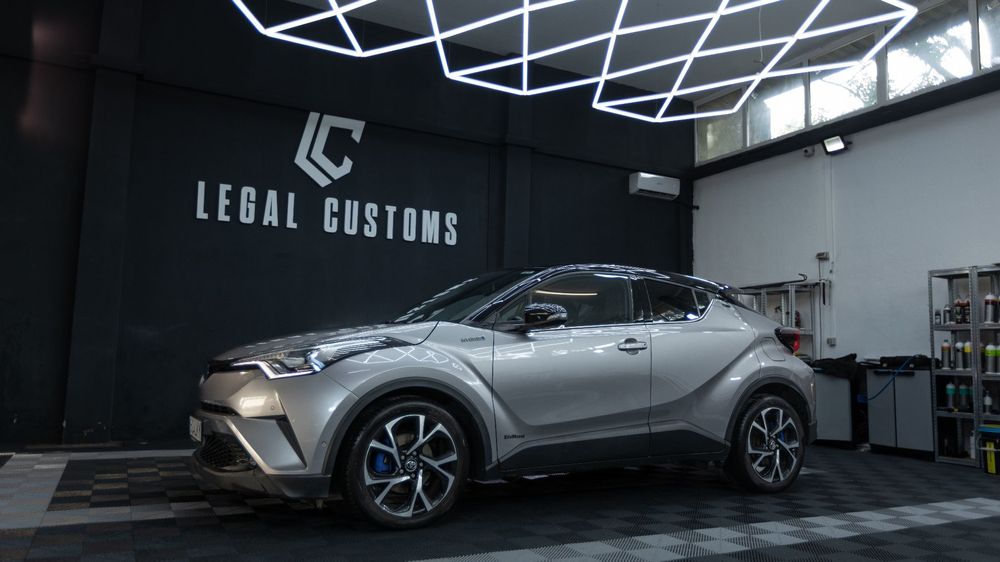 Toyota C-HR Toyota C-HR Hybrid – eleganță, confort și eficiență în mișcare.
