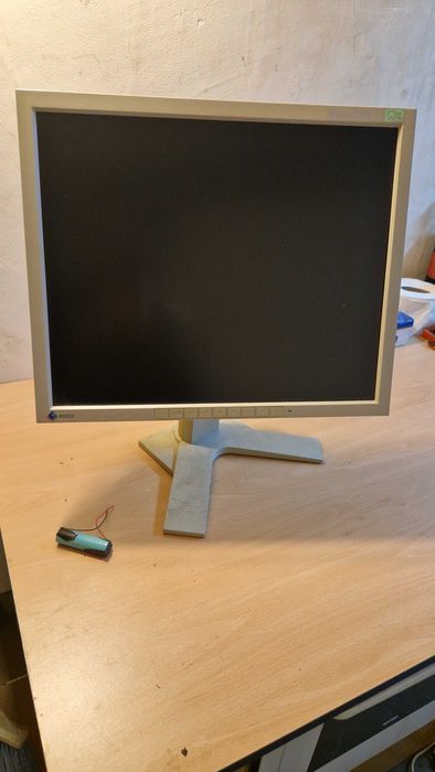 монитор 19 инча EIZO