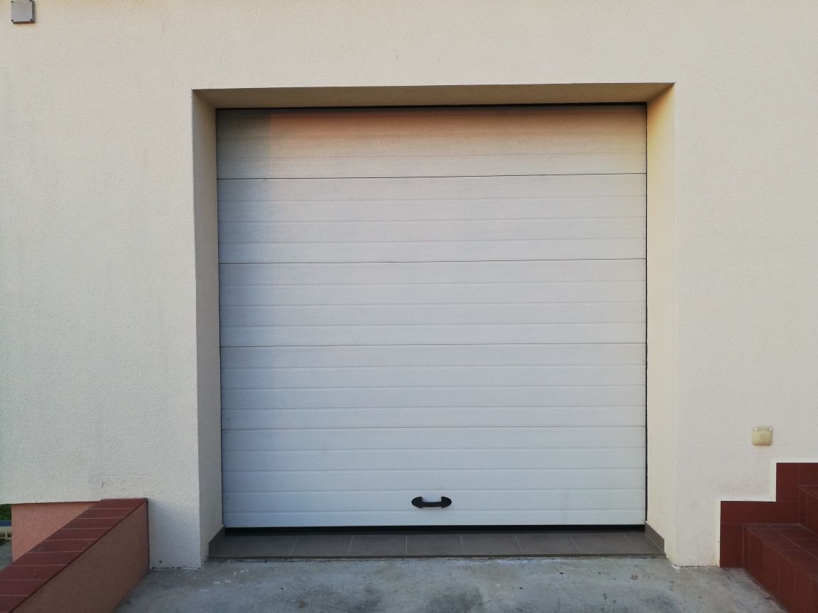 Ușa garaj automata