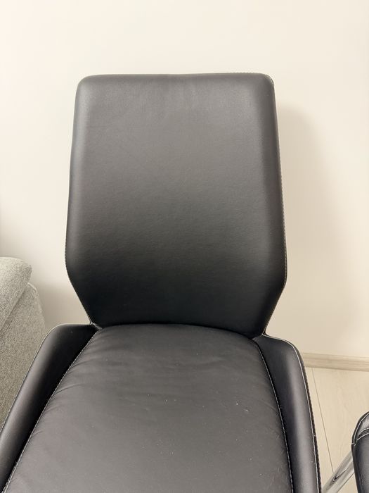 Vand 5 scaune bucatarie