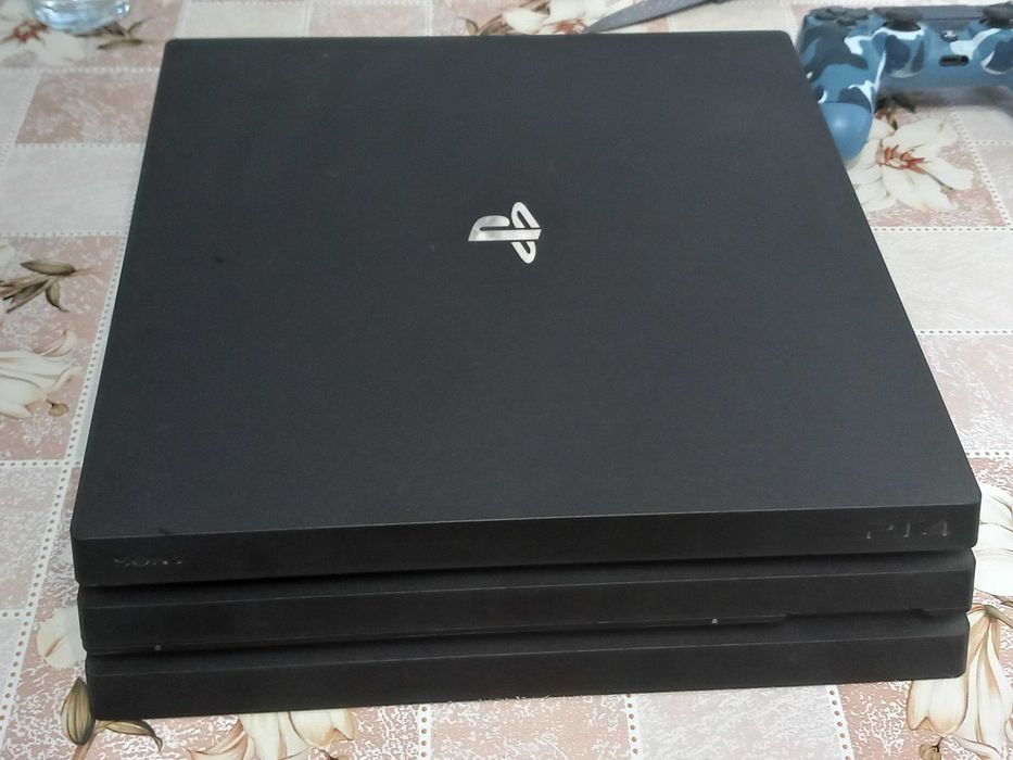 Ps4 pro 1TB + 2 джойтика
