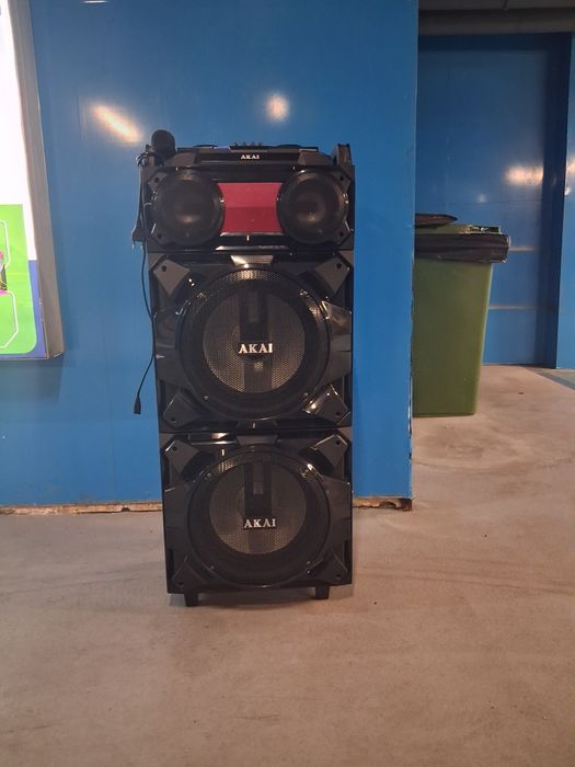 Vând urgent BOXĂ AKAI ABTS-T1203