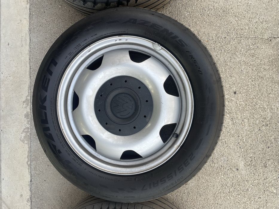 Каравеле гуми с джанти и капачки