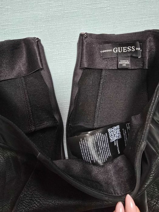 Велурена дамска пола Guess размер S/ XS