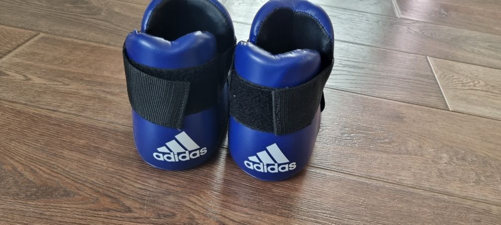 Протектори за крака Adidas за Таекуондо