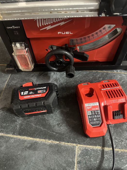 Milwaukee M18 HB12 masa circular