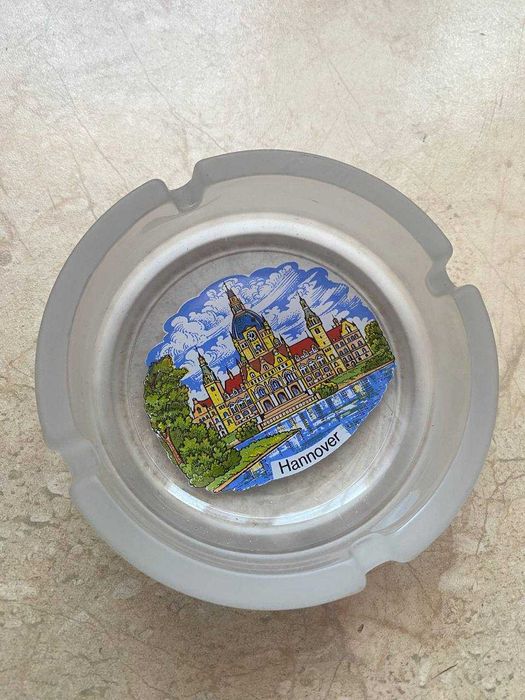 Пепельница с рисунком внутри