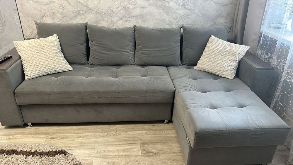 Продам диван длина 2.60м.