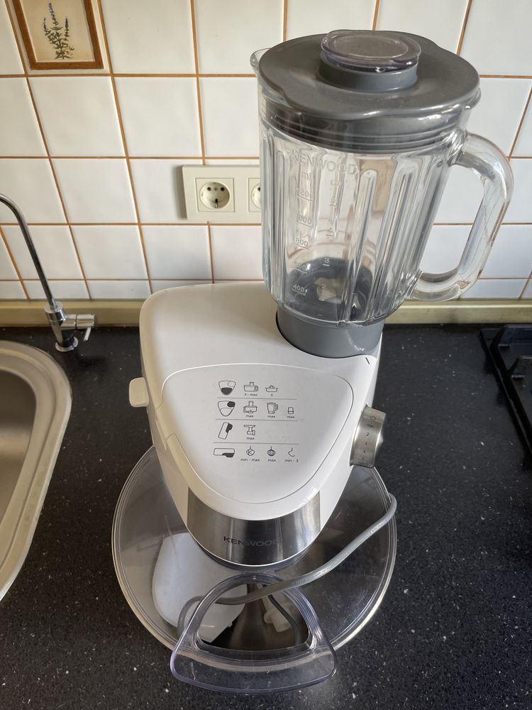 Продам кухонную машину Kenwood Prospero+