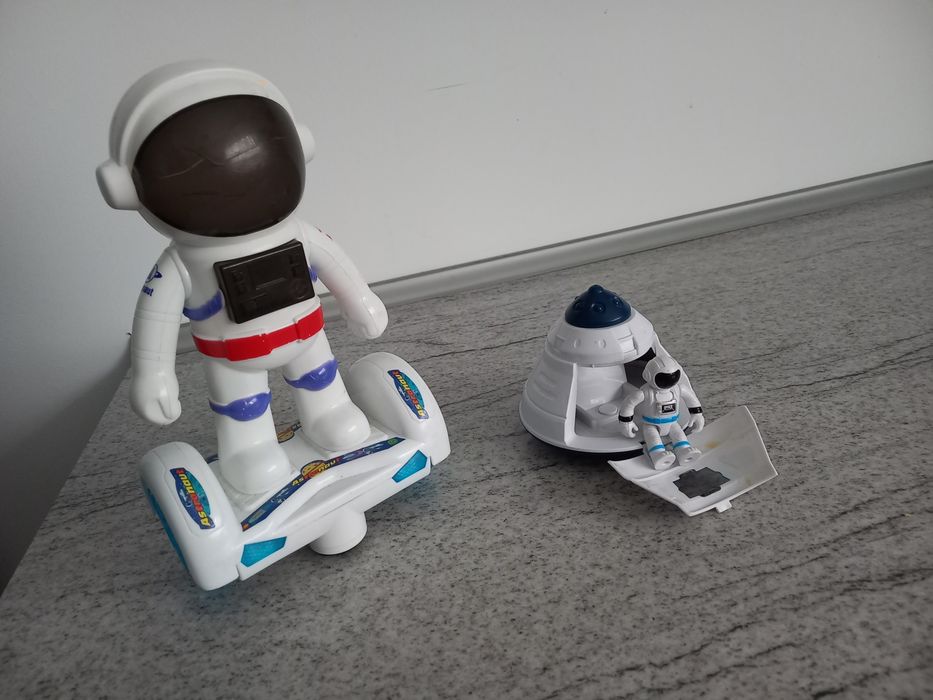 Set jucarii roboti si modul aselenizare lunar, marca Noriel, perfecte