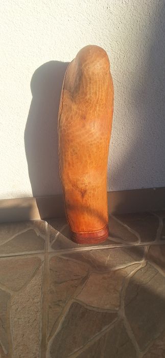 Statuie din lemn intreg scluptata manual.