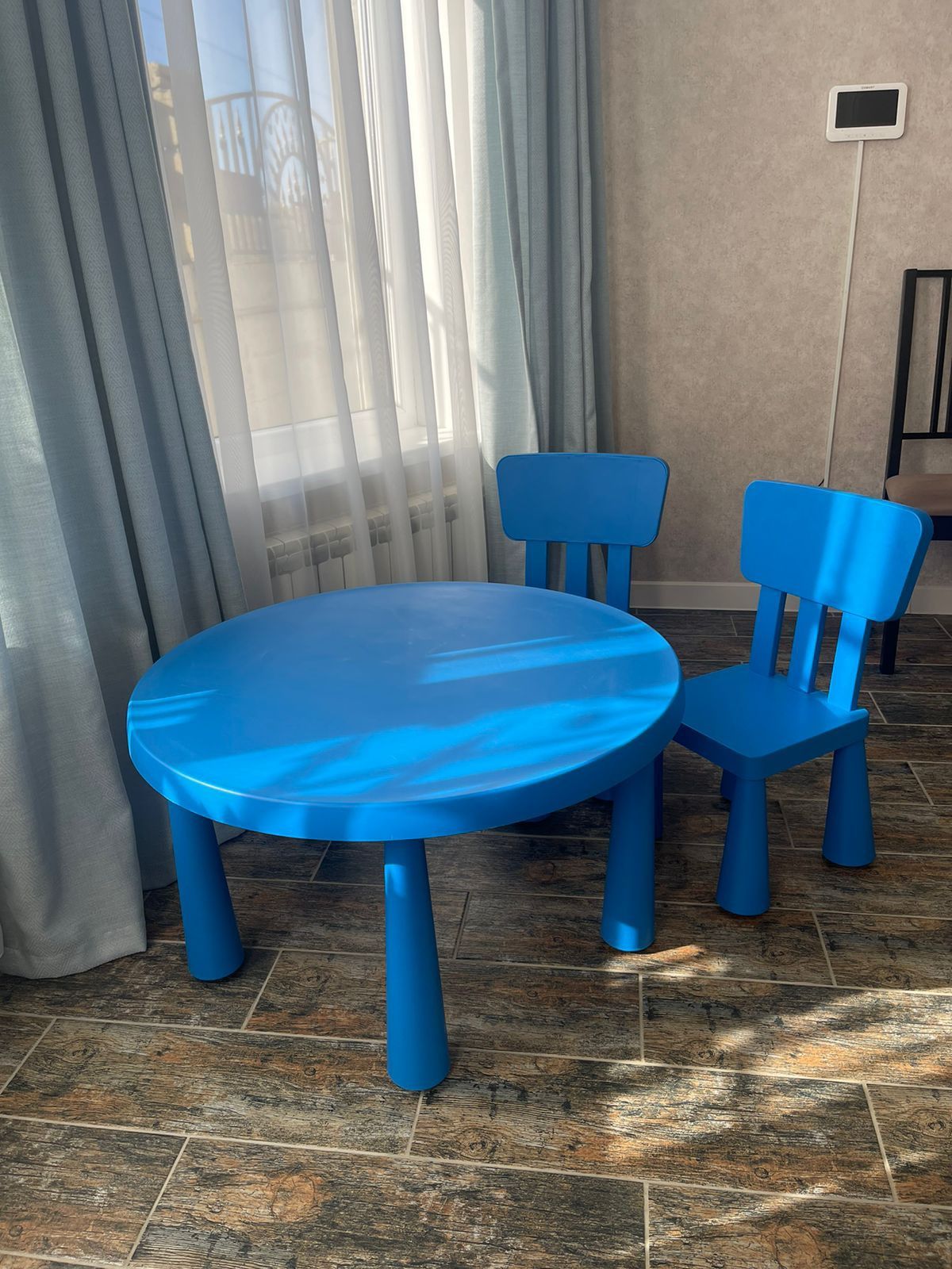 Стол и стулья ИКЕА