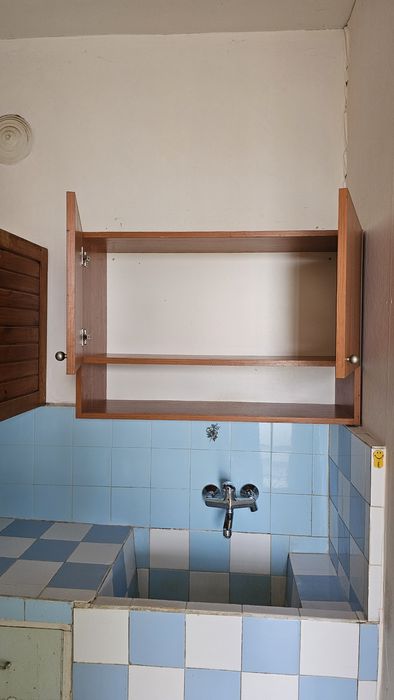 Продавам кухненски шкафове