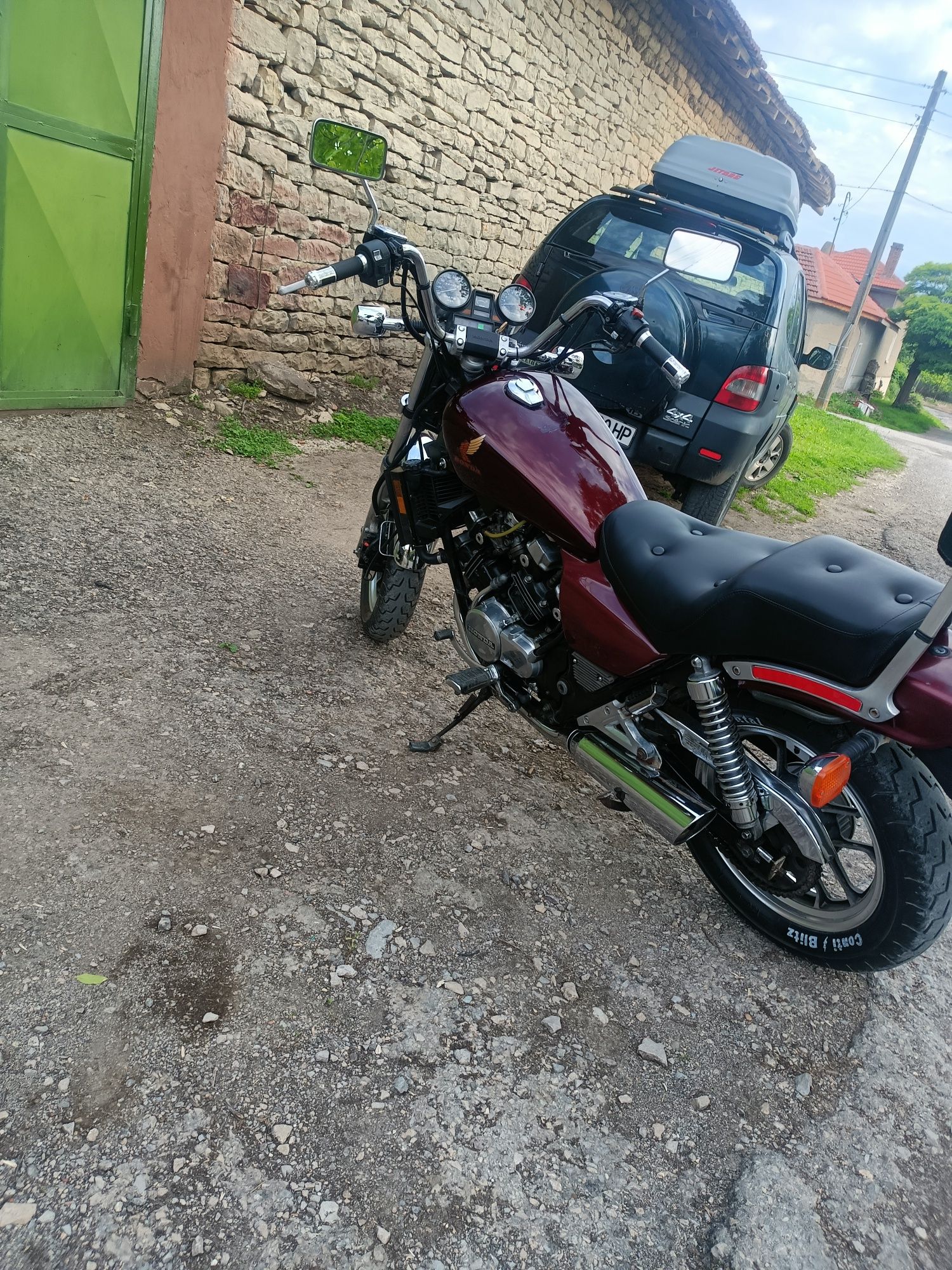 Мотоциклет Honda magna v30