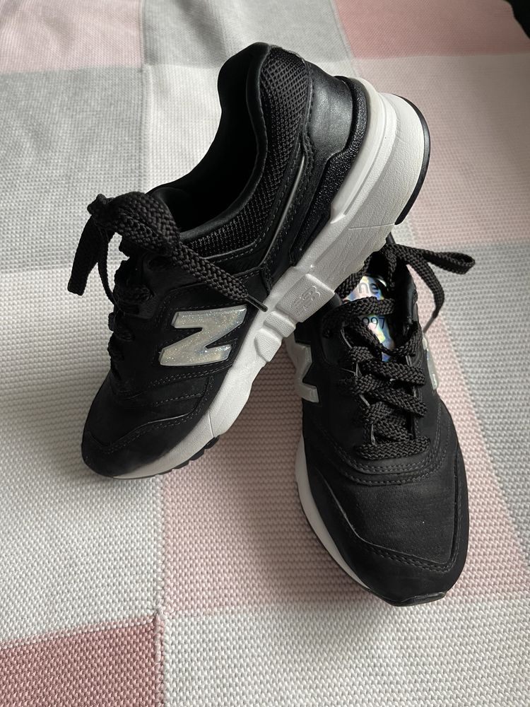 Adidași New Balance, mărimea 35