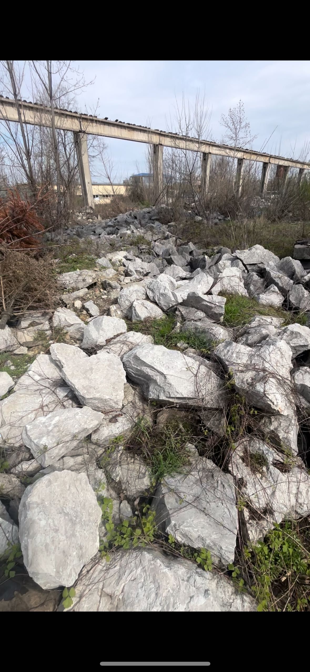 Moloz din demolări pentru drumuri/terasamente