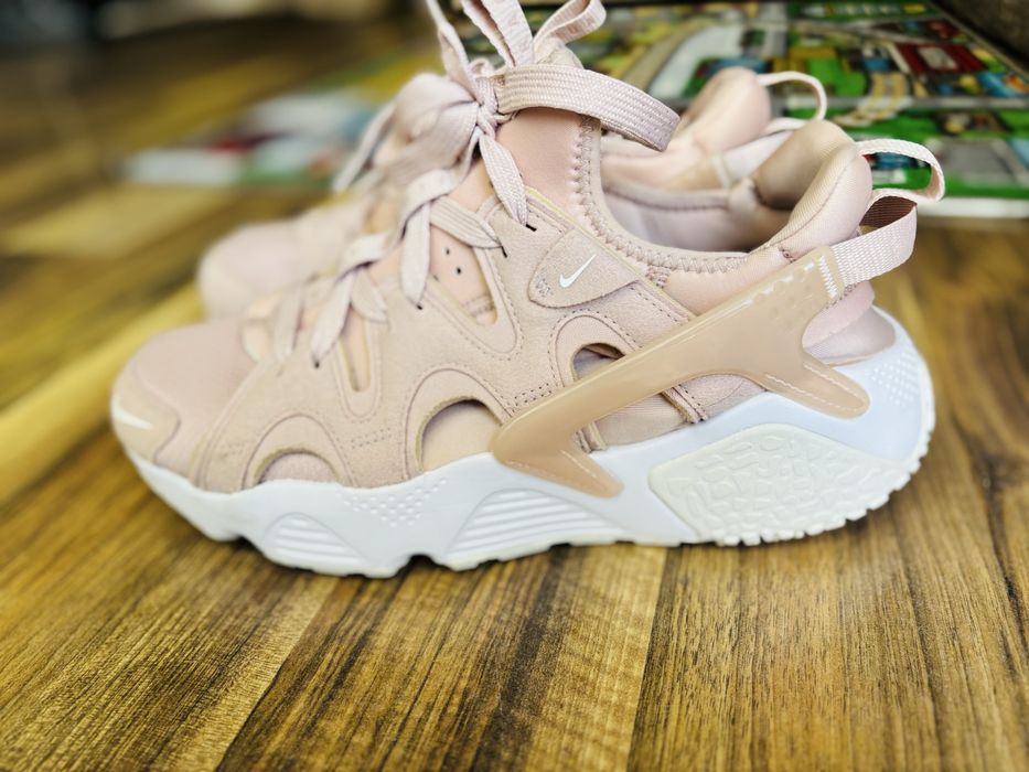 Adidasi Nike pentru dame 38/5-39
