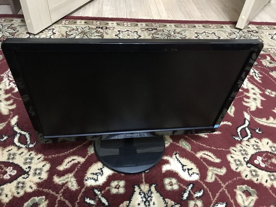 Монитор Philips в рабочем состоянии