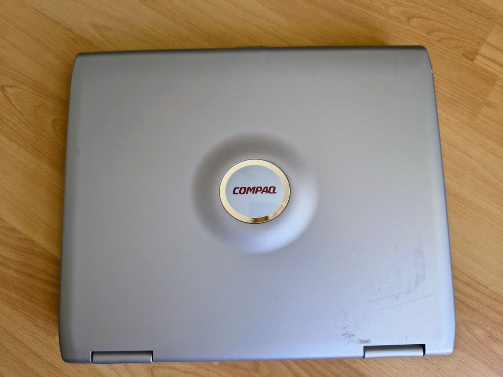 Лаптоп HP compaq /presario 2100