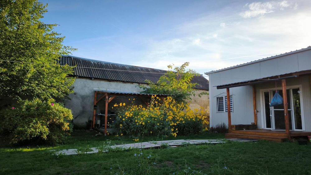 Teren cu livadă și clădiri  – Perfect pentru afaceri turistice