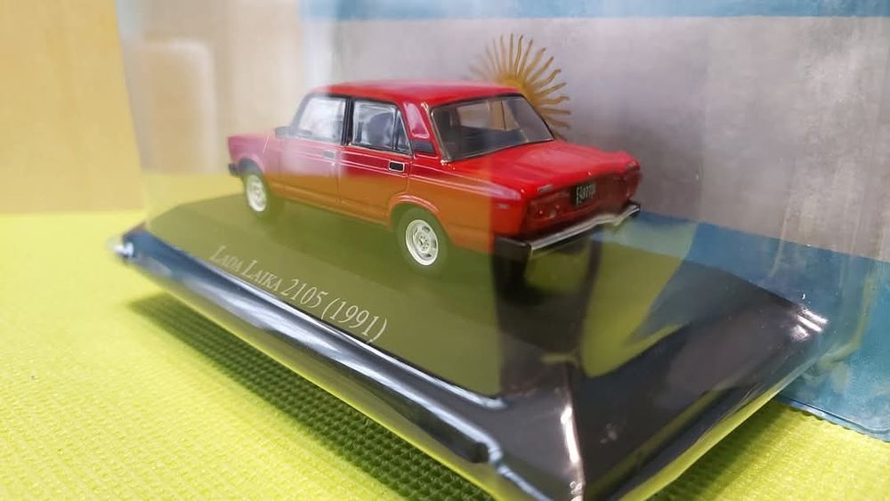 Lada 2105. Цена: 50лв. (1/775). Мащаб 1:43, метал и пластмаса