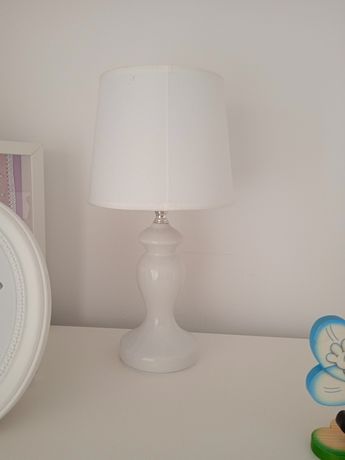 Lampa alba simplă
