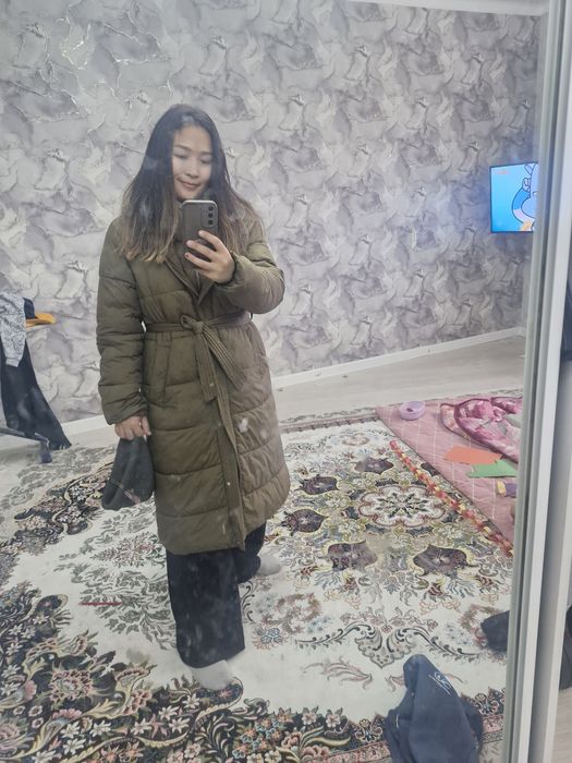 Продам куртку зимняя, легкая. Размер 44/46,цвет карамель. С капюшоном.