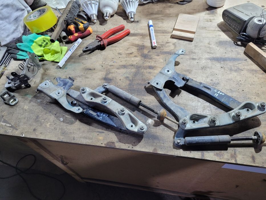 Петли капота на Мерседес С200 W202