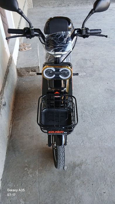 Скутер сотилади.