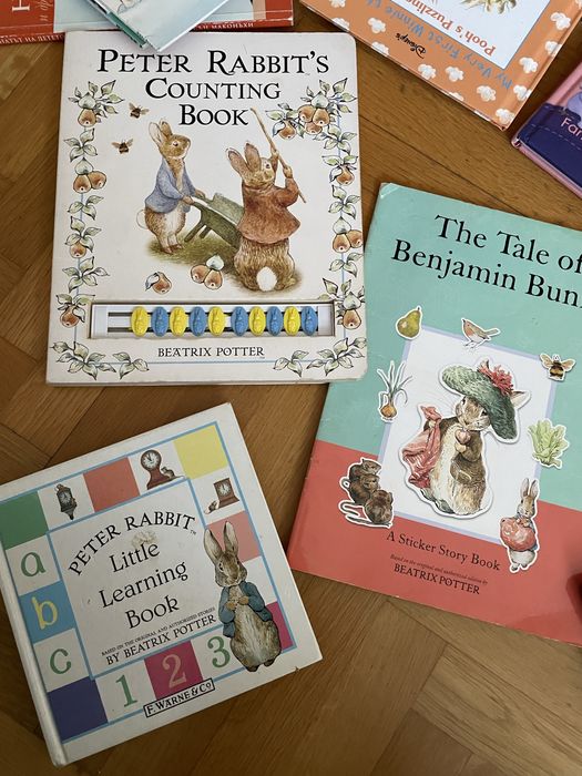 Английски книжки-Зайчето Питър,Снежанка,Червената шапчица,трактор