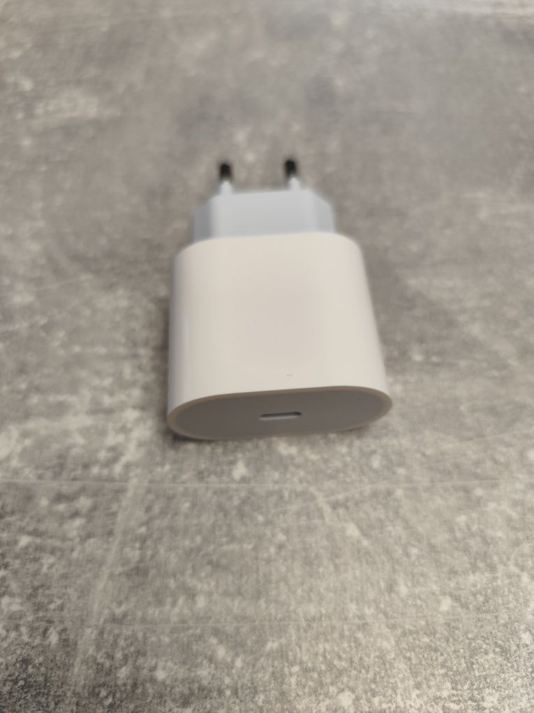 20W Power Adapter iPhone