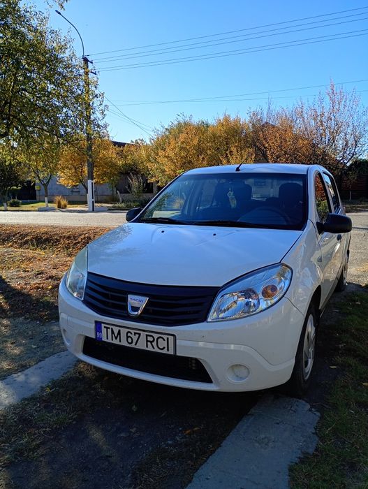 Vând Dacia Sandero an 2009 mai multe detalii la Nr de telefon