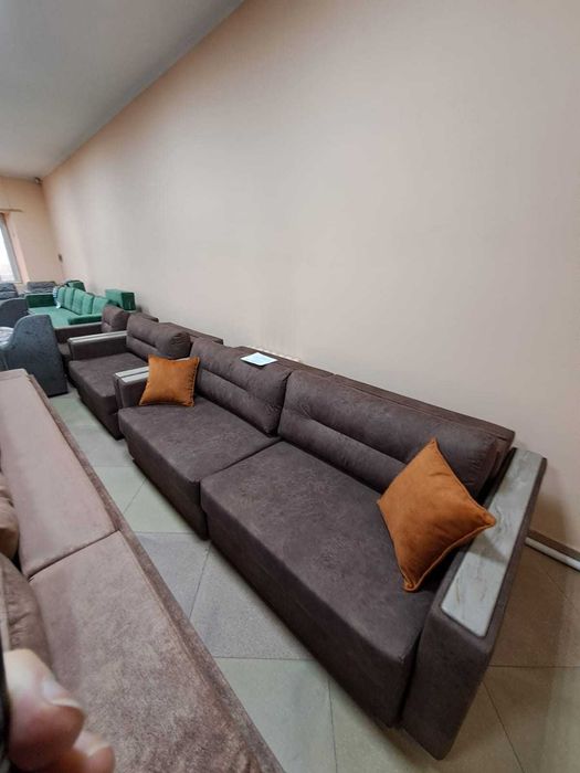 Продам три дивана 5,20 подлокотники камень цвет коричневый