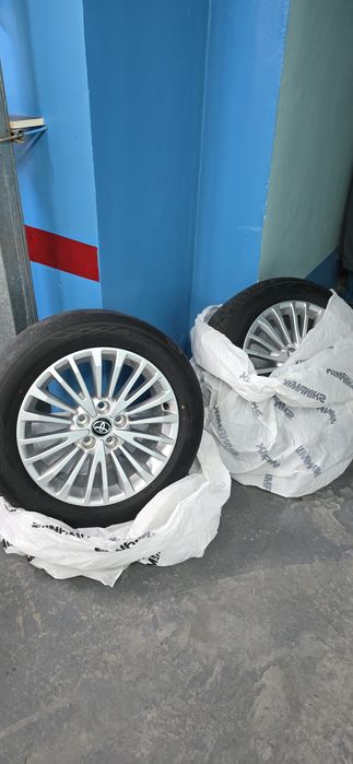 Продам диски с шинами камри 80