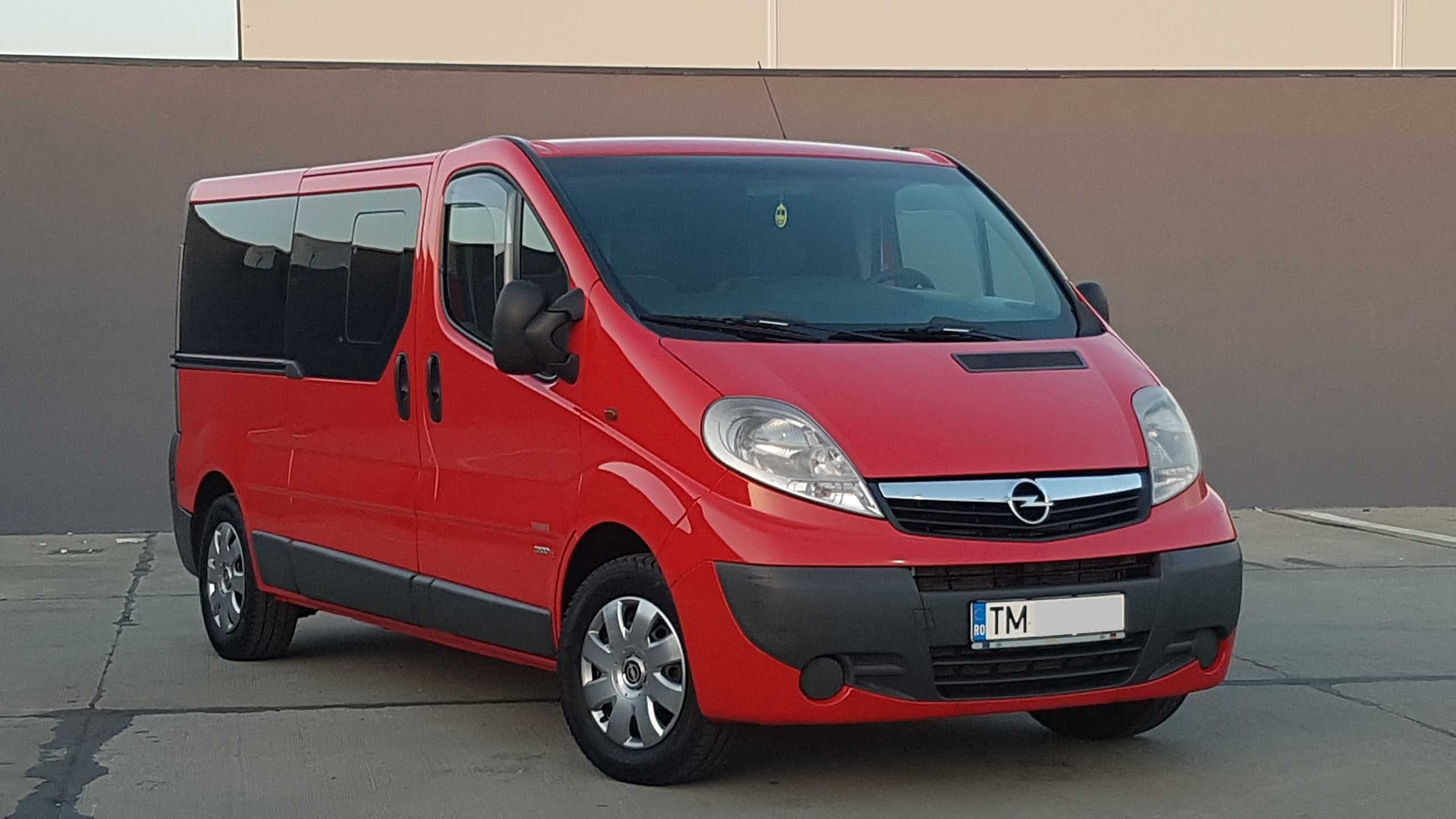 Opel Vivaro Extra-Lung 8+1-Locuri (Trafic)