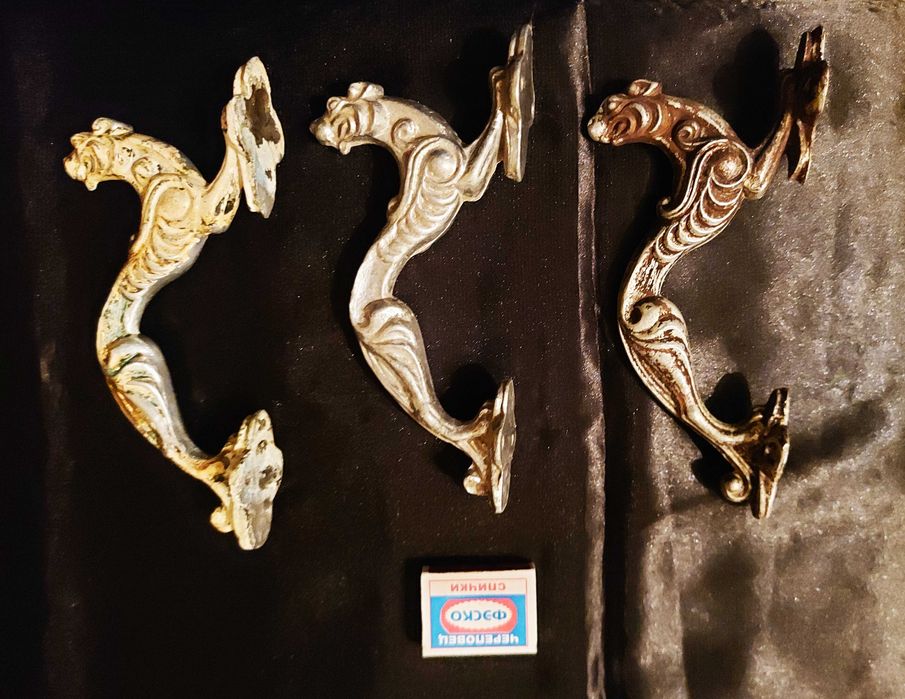 Три дверные ручки (барсы)