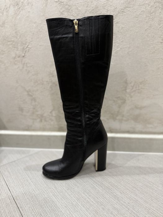 Дамски кожени ботуши с ток