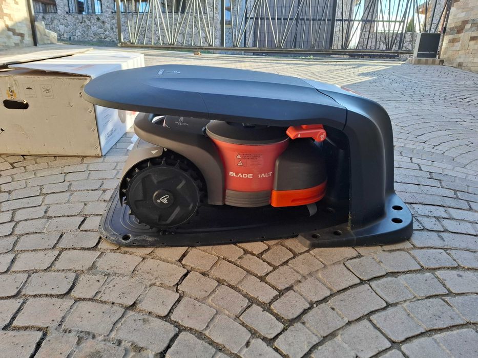 Безкабелна косачка-робот