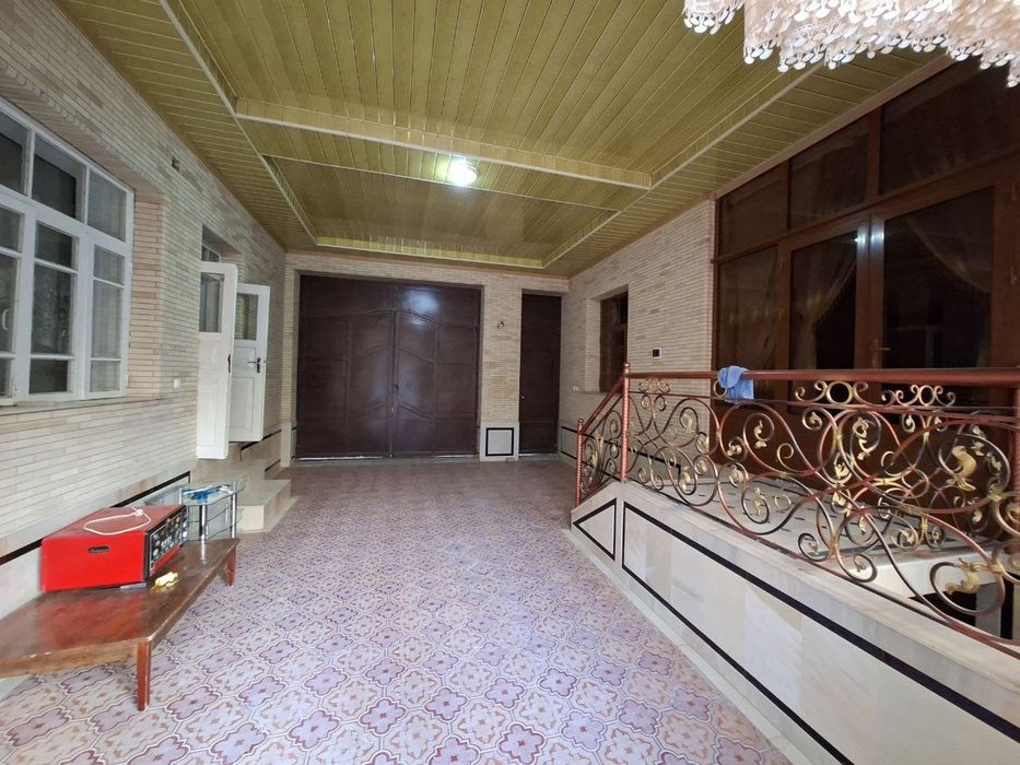 Hovli sotiladi 8 sotok