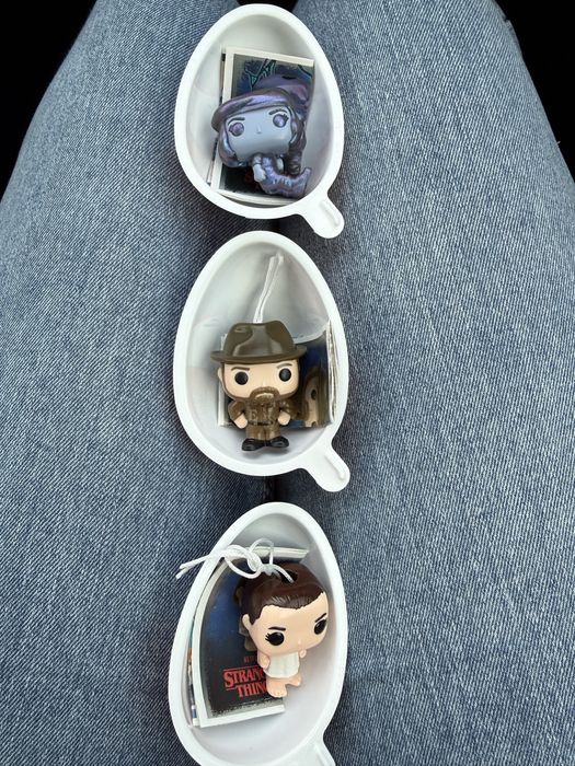 Фигурка Kinder очень странный дела