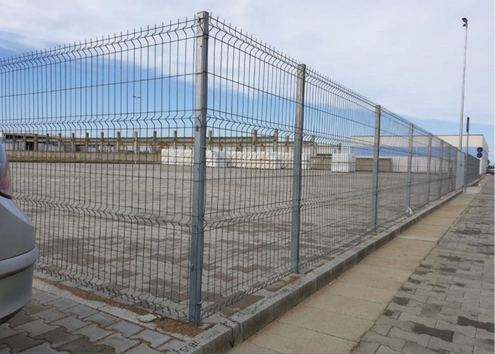 Construim garduri și porți la comanda clientului