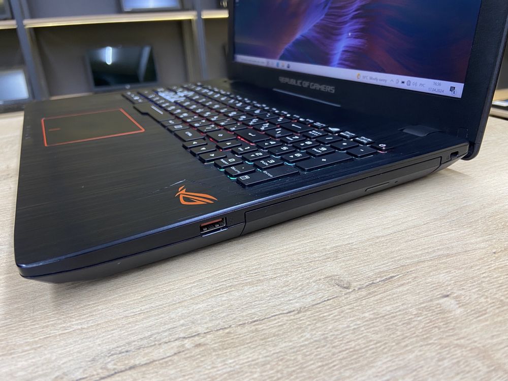 Asus ROG GL553V - 15.6” FHD /Core i7-7700HQ/12GB/128GB+500GB/GTX 1050