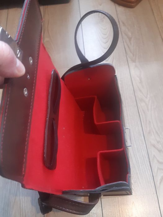 Gentuta noua din imitatie de piele,compartimentata