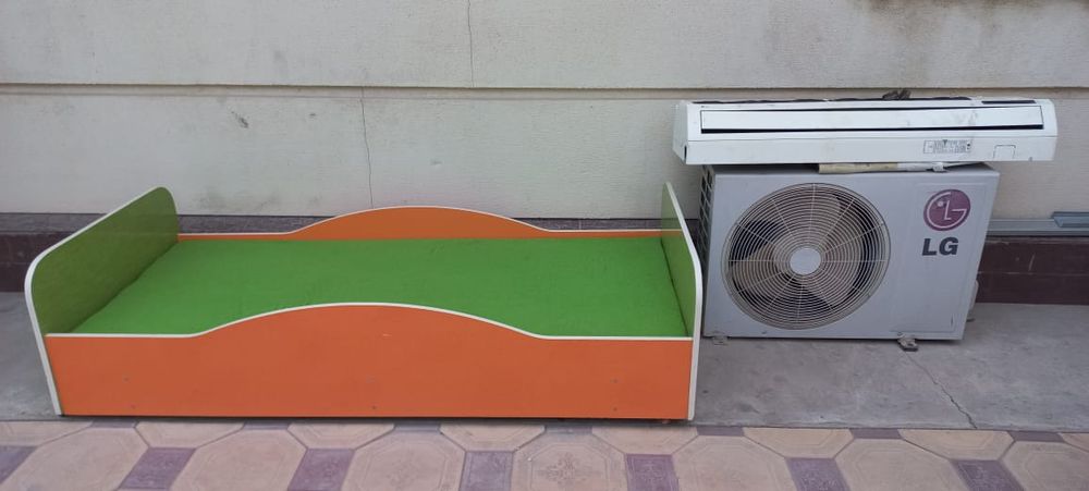 Столь и стуля .диван кондисанер