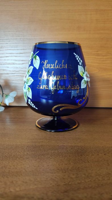 Голяма чаша от цветен кристал с 3Д декорация и златен кант