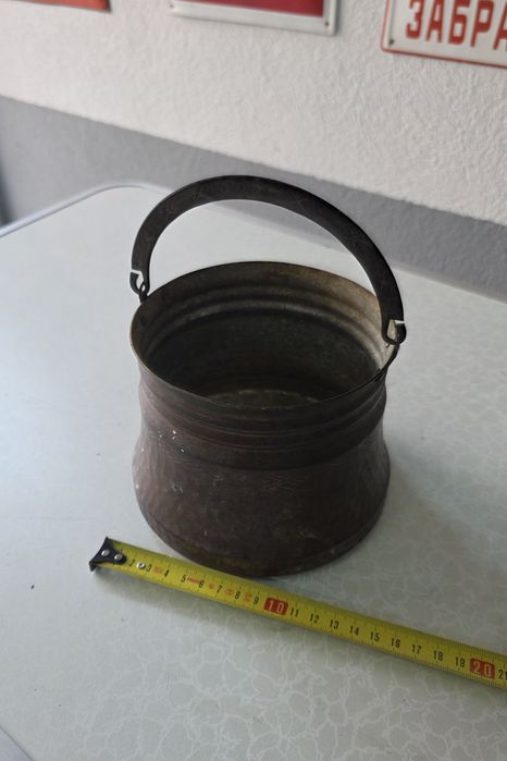 Стари посребрени чайници, месингови свещници,лампа, хаванчета, и менче