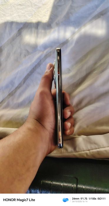 Продавам Honor magic 6 pro 512gb 12ram правя коментар на цената