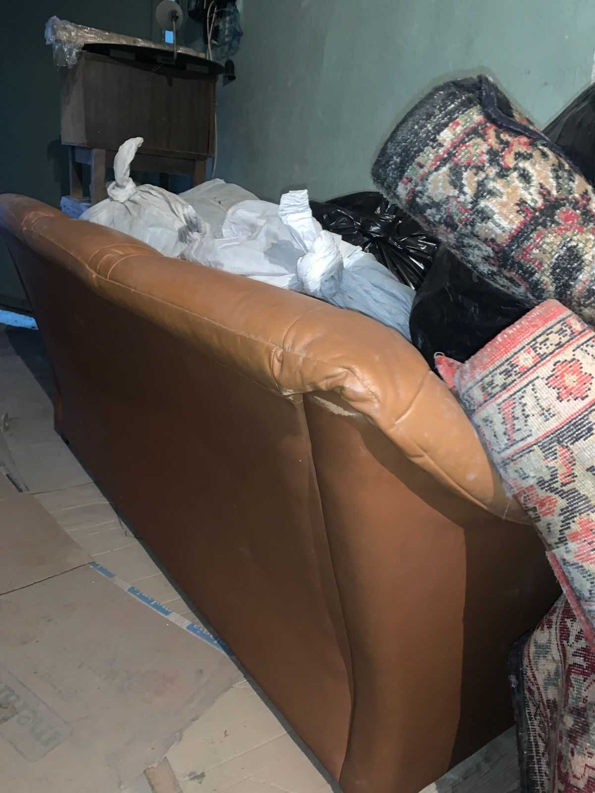Диван и 1 кресло после реставрации, 1 диван и 1 кресло без реставрации