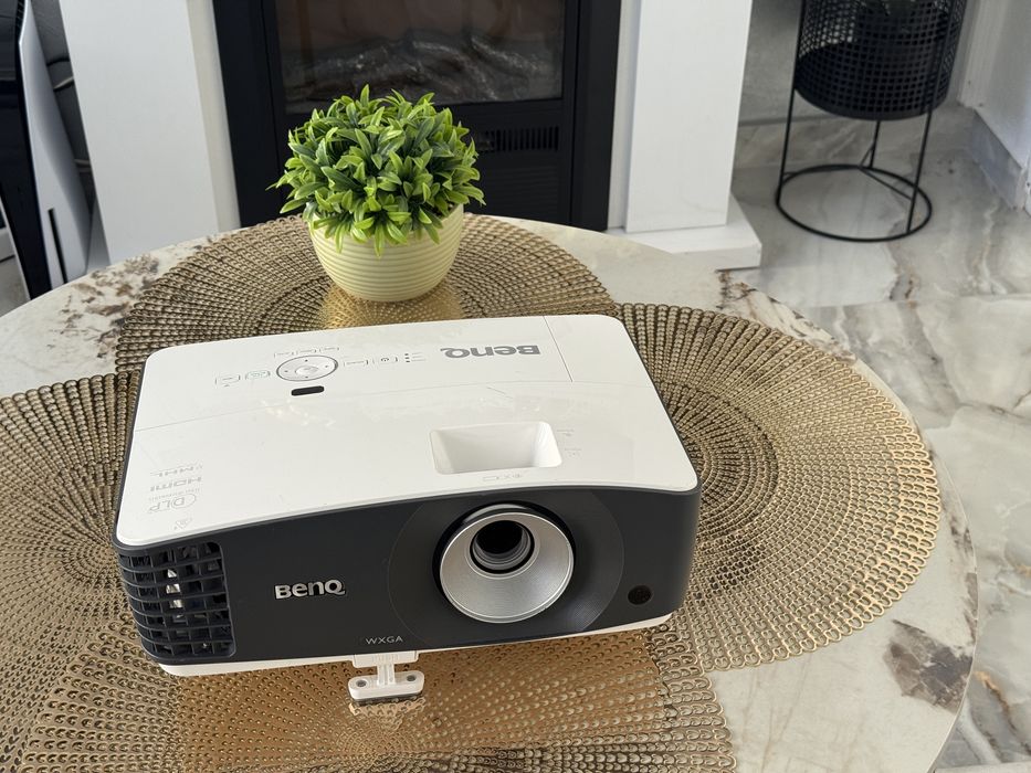 Videoproiector BenQ - 4000 lumeni, WXGA, HDMI, 3D - Impecabil!